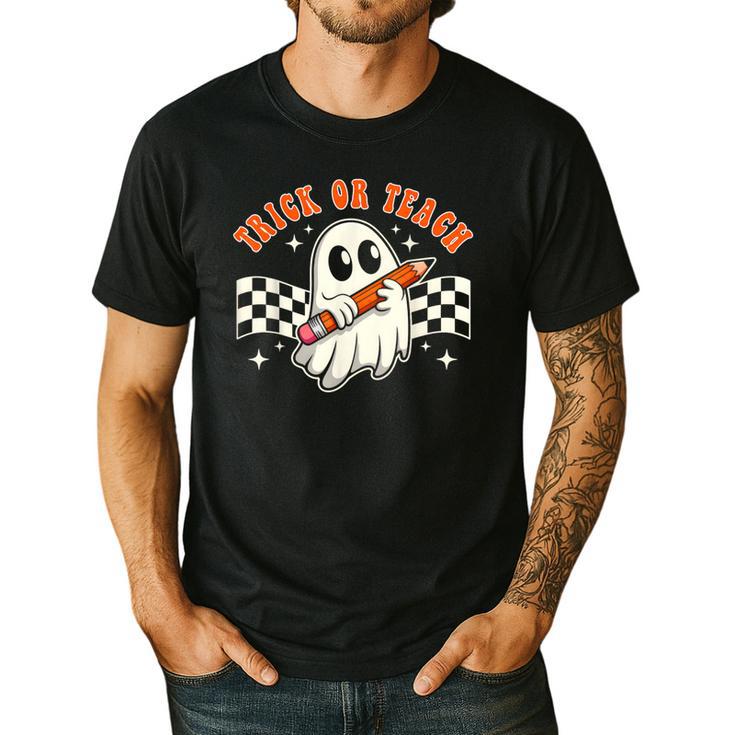 Trick Or Teach Groovy Retro Ghost Halloween Teacher Kids Men's Casual T-Shirt