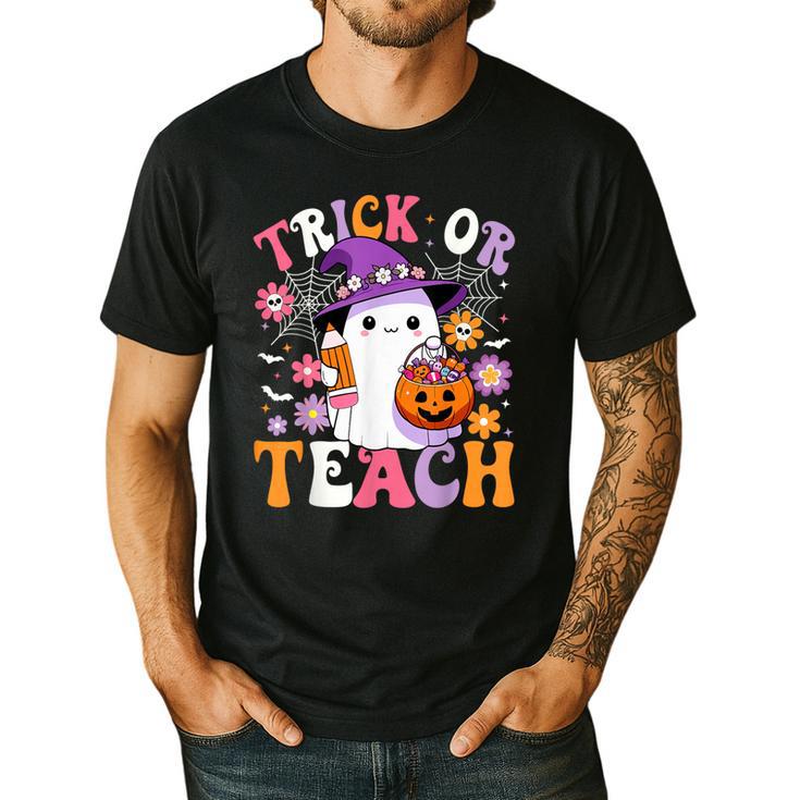 Trick Or Teach Groovy Teacher Ghost Halloween Teacher Men's Casual T-Shirt