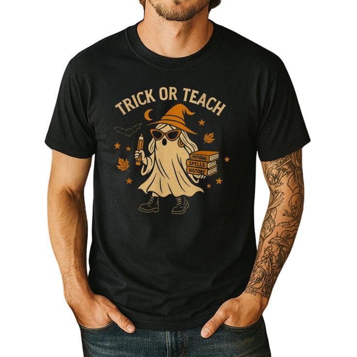 Trick Or Teach Halloween Teacher Men's Casual T-Shirt
