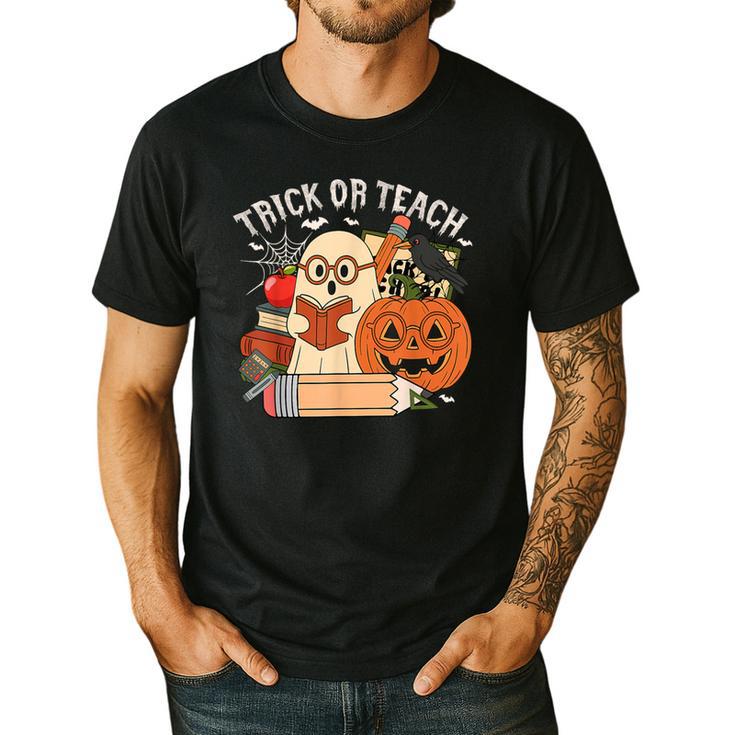 Trick Or Teach Retro Halloween Teacher Women Men Costume Men's Casual T-Shirt