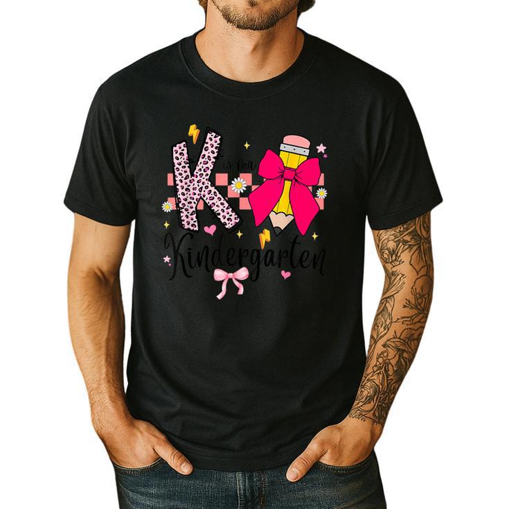 K Is For Kindergarten Teacher Coquette Bow Back To School Men's Casual T-Shirt