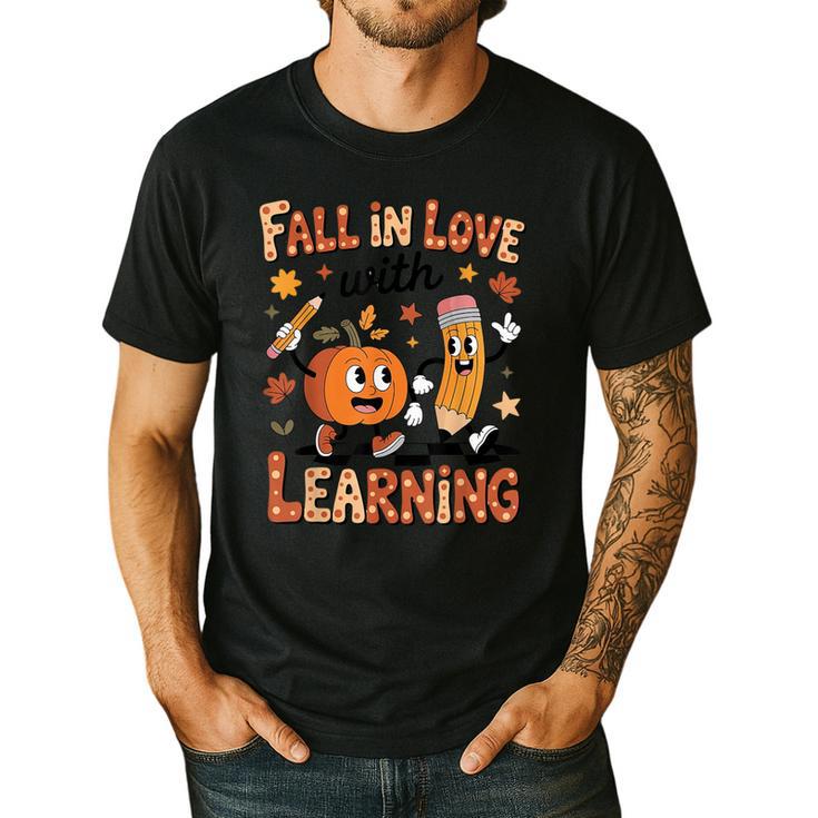 Retro Fall In Love With Learning Autumn Pumpkin Teacher Kids Men's Casual T-Shirt
