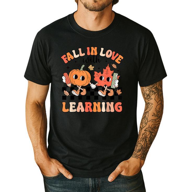 Retro Fall In Love With Learning Autumn Pumpkin Teacher Men's Casual T-Shirt