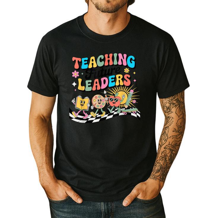 Retro Teaching Future Leaders Groovy Teacher Back To School Men's Casual T-Shirt