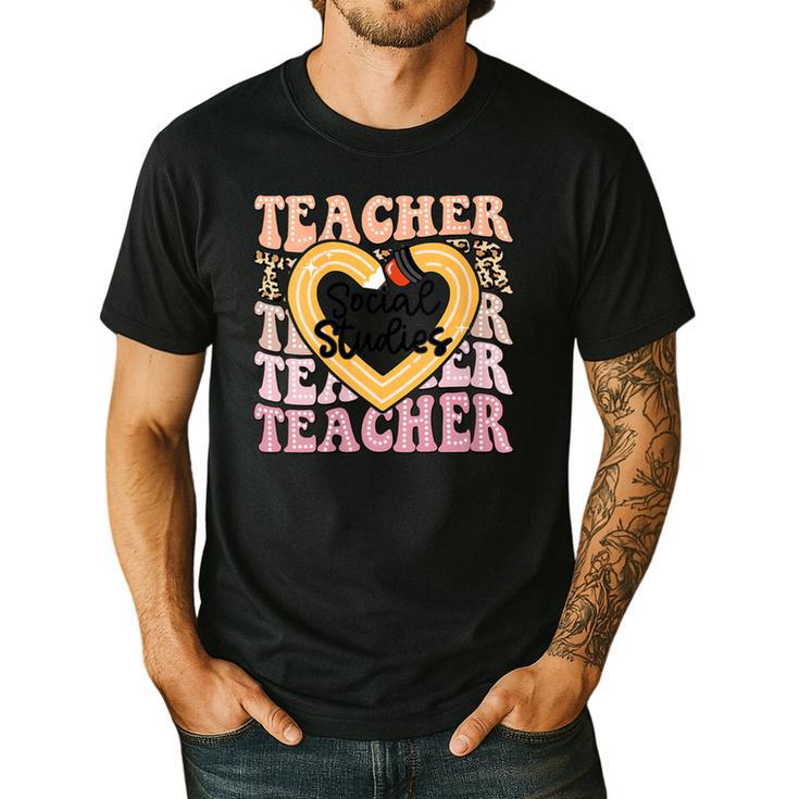 Social Studies Teacher Pencil Heart Leopard Back To School Men's Casual T-Shirt