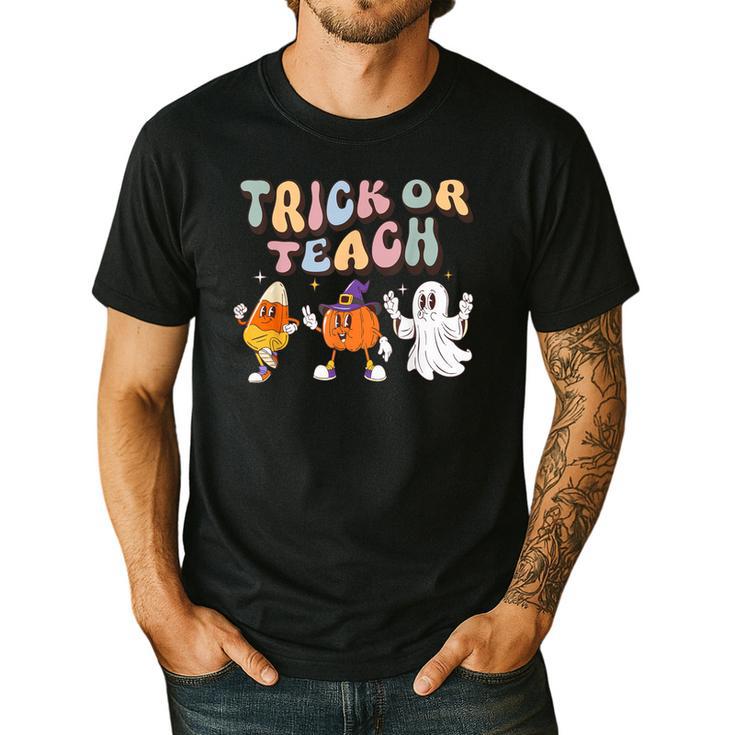 Trick Or Teach Candy Corn Pumpkin Ghost Teacher Men's Casual T-Shirt