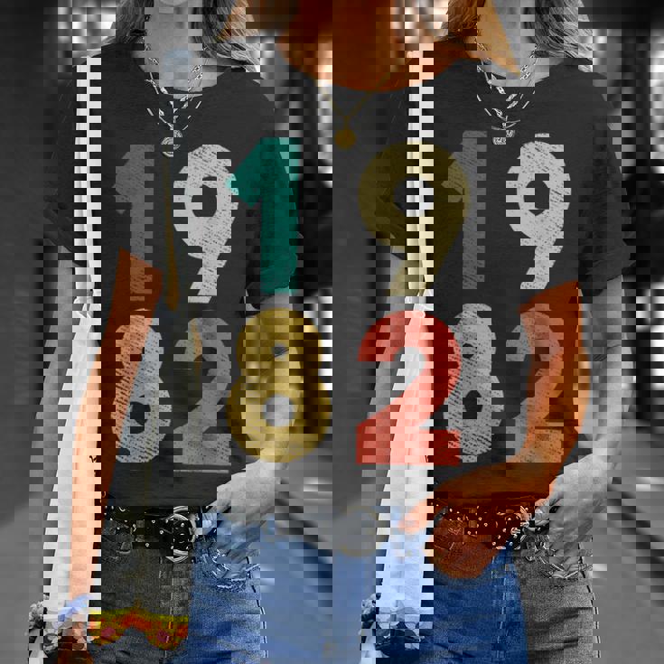1982 デザイン レトロバースデーヴィンテージ 1982 Tシャツ 彼女への贈り物