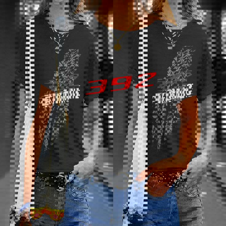 392 パフォーマンス 64 タイヤマーク レースカー Tシャツ 彼女への贈り物