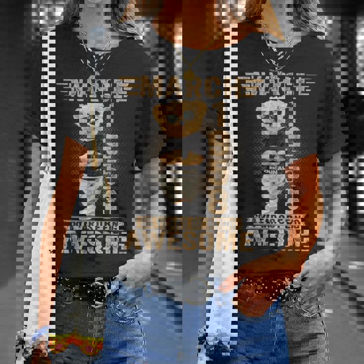 3月 68歳の誕生日 男性 女性 1958年 素晴らしいテディベア Tシャツ 彼女への贈り物