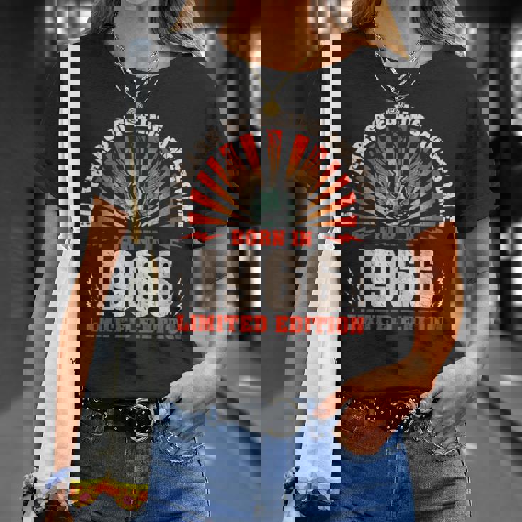 60歳の誕生日 60歳のギタリスト ギター愛好家 1966年生まれ Tシャツ 彼女への贈り物