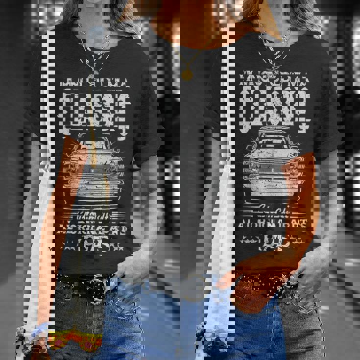 81 歳のギフト ヴィンテージ クラシック カー 1945 81 歳の誕生日 Tシャツ 彼女への贈り物