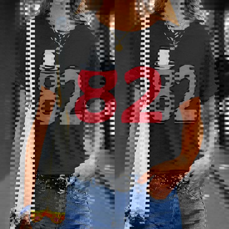 82歳の誕生日番号82 82歳の誕生日番号 Tシャツ 彼女への贈り物