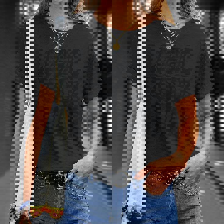 Bold Monochrome Typography Tシャツ 彼女への贈り物