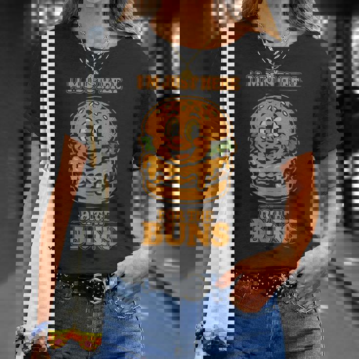 Burger Buddies 「I'm Just Here For The Buns」バーガー Tシャツ 彼女への贈り物