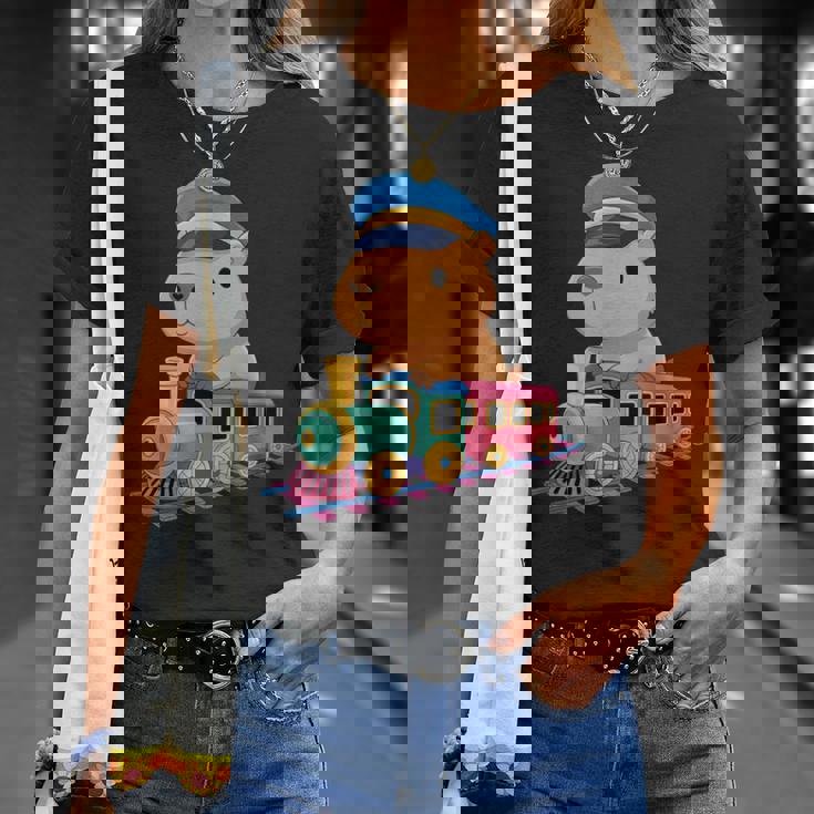 Capybara Riding Train Cute Kawaii Cartoon Rail Adventure Tシャツ 彼女への贈り物