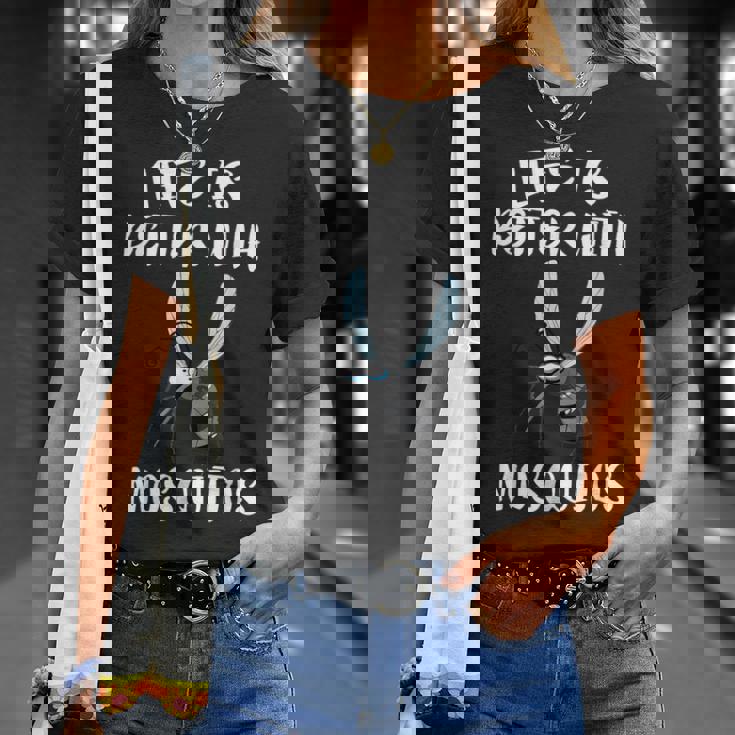 Laida Es Mejor Con Los Mosquitos Camiseta unisex Regalos para ella