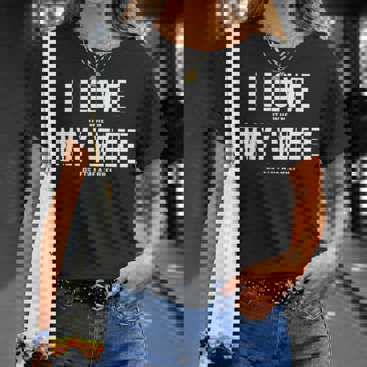 I Love It When My Wife Gets Me A Beer シャツ Tシャツ 彼女への贈り物