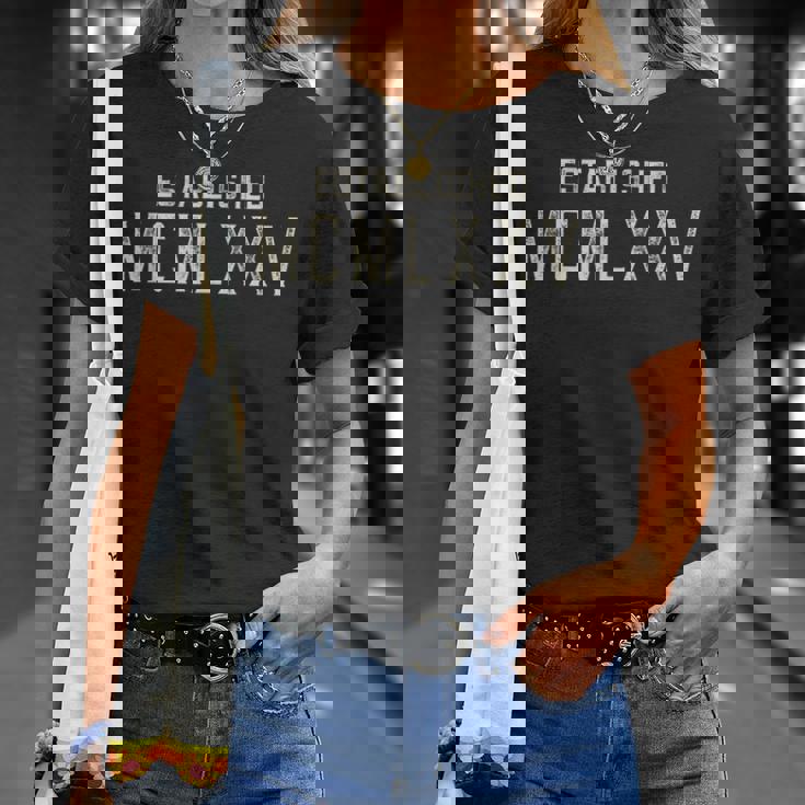 Mcmlxxv 1975年設立 ローマ数字。 Tシャツ 彼女への贈り物