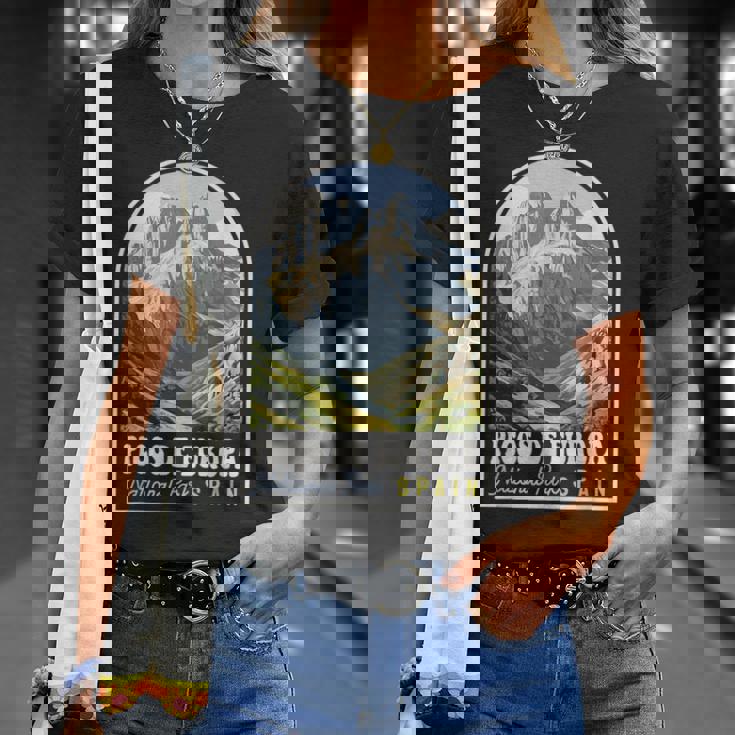 Recuerdo Deiaje Retro Del Parque Nacional De Los Picos De Europa Camiseta unisex Regalos para ella