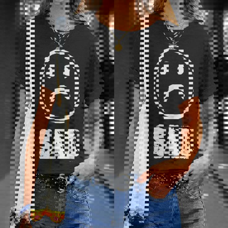 Sad 季節 愛情障害 悲しみ うつ病 エモ パンク Tシャツ 彼女への贈り物