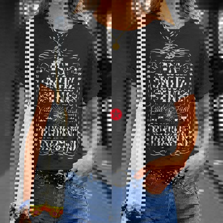 Sánchez Nombre Es Una Cosaánchez Que No Entendería Camiseta unisex Regalos para ella