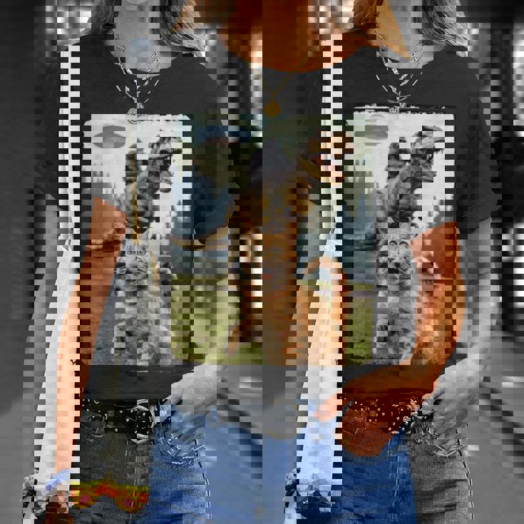 おもしろ猫 ゴリラ 恐竜 Ufo ミーム 不条理なユーモアシーン Tシャツ 彼女への贈り物