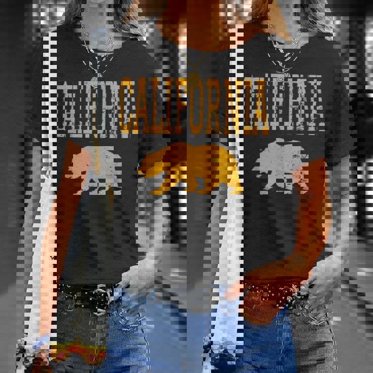 アンティーク調カリフォルニアゴールデンベア。 Tシャツ 彼女への贈り物