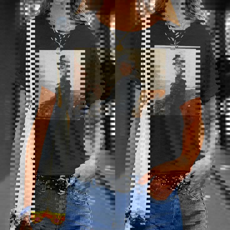 イヴァン・クラムスコイ作「見知らぬ女の肖像」 Tシャツ 彼女への贈り物