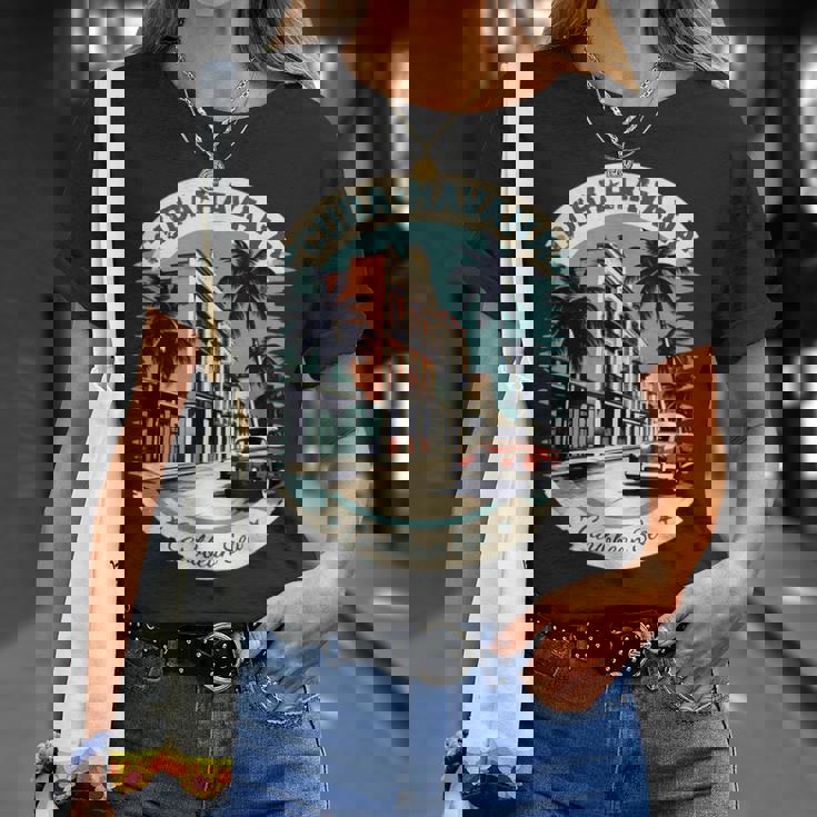 キューバ ハバナ レトロ 車 ヴィンテージ カリブ海のヤシの木 Tシャツ 彼女への贈り物