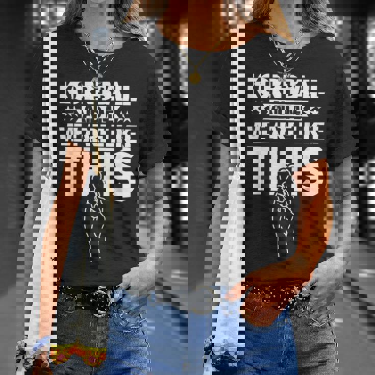 コーフボールと私、こんな感じです Tシャツ 彼女への贈り物