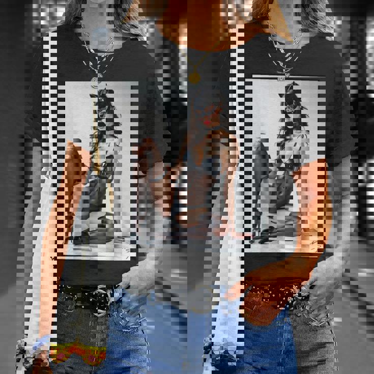 セクシーガールグラフィックtシャツ-猫マスクv2のセクシーなピンナップガール Tシャツ 彼女への贈り物