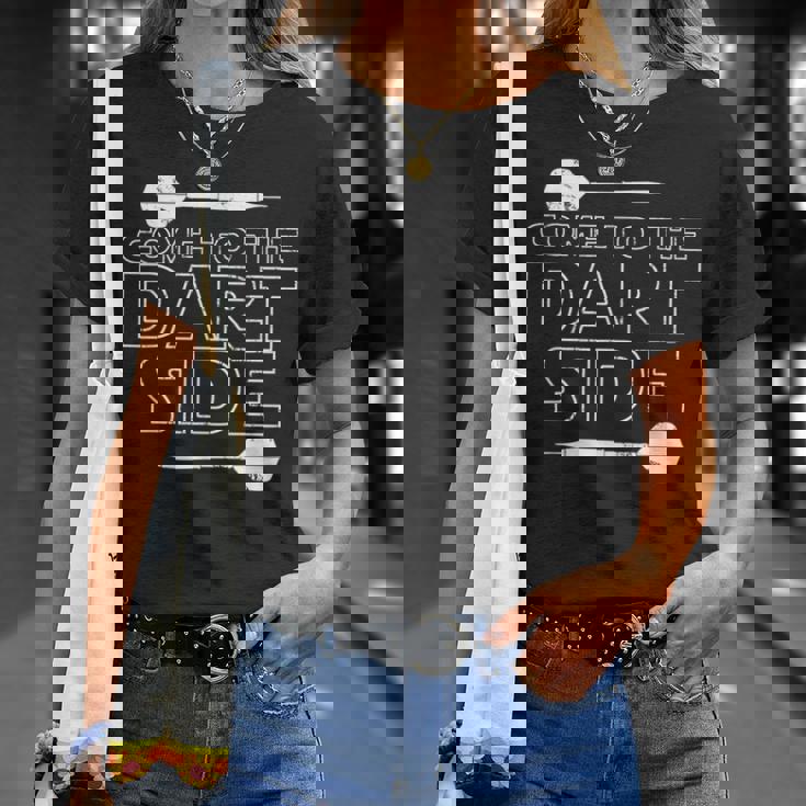 メンズ ダーツボード ダーツボード 面白いことわざダーツスポーツ Tシャツ 彼女への贈り物