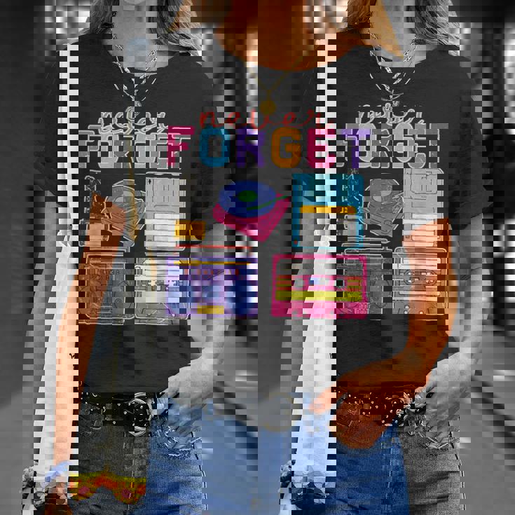 ネバーフォーゲット カセットテープ フロッピーディスク オールドスクール レトロ Tシャツ 彼女への贈り物
