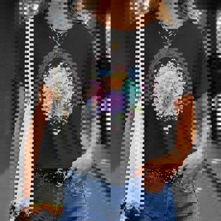 パステルレインボーローズがあらゆる色合いにハートを咲かせます Tシャツ 彼女への贈り物