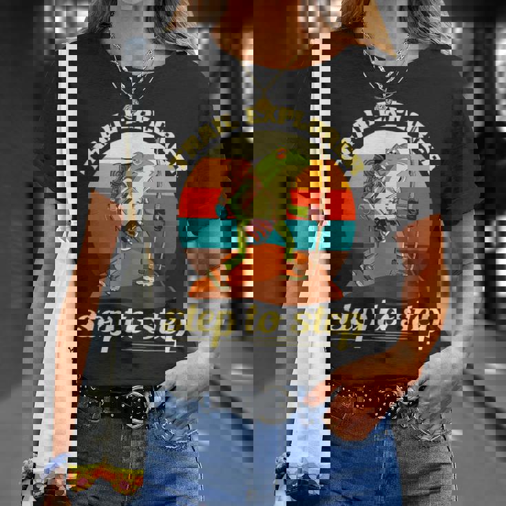 一歩ずつ、面白いカエルのハイキング山 Tシャツ 彼女への贈り物