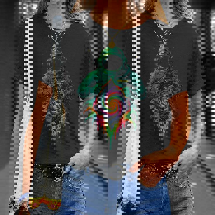 宇宙飛行士が宇宙の裂け目 Tシャツ 彼女への贈り物