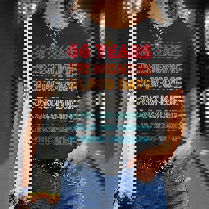 素晴らしい66歳の誕生日プレゼント 面白い レトロ 66歳の誕生日 Tシャツ 彼女への贈り物