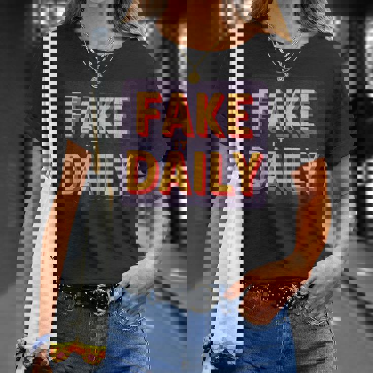 素晴らしいフェイクイットデイリーステートメントエンブレム。 Tシャツ 彼女への贈り物