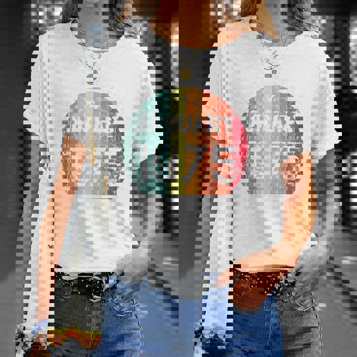 1975年1月以来絶対に素晴らしい男性と女性の誕生日。 Tシャツ 彼女への贈り物