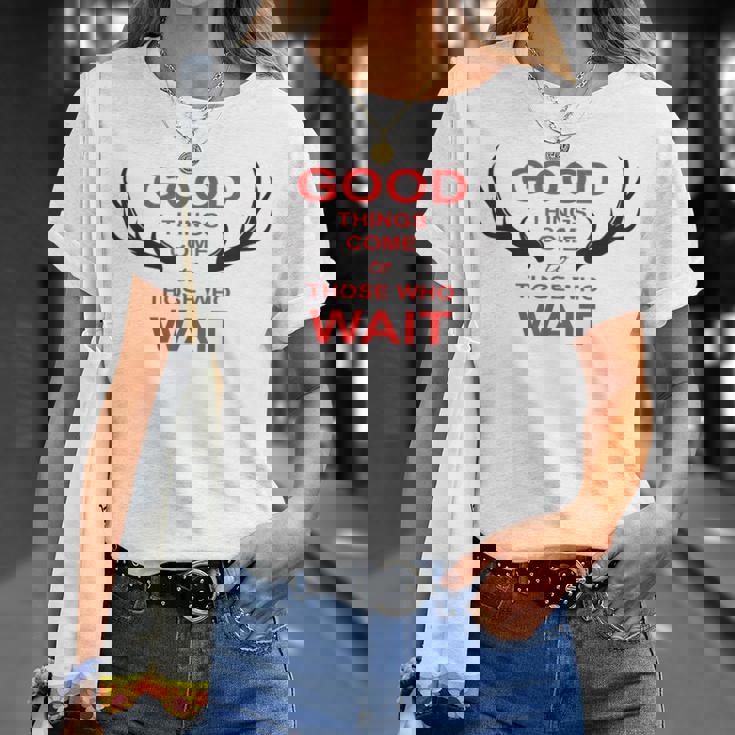 Cazador Las Cosas Buenase Hacen Esperar Ciervo Caza Bosque Camiseta unisex Regalos para ella