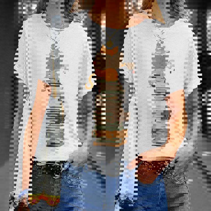 かわいい猫、本好きの猫 Tシャツ 彼女への贈り物