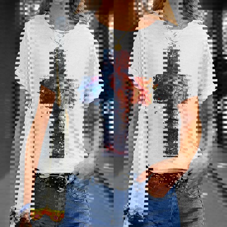 ユダのライオン、イエス・キリストの十字架、キリスト教信仰のグラフィック。 Tシャツ 彼女への贈り物