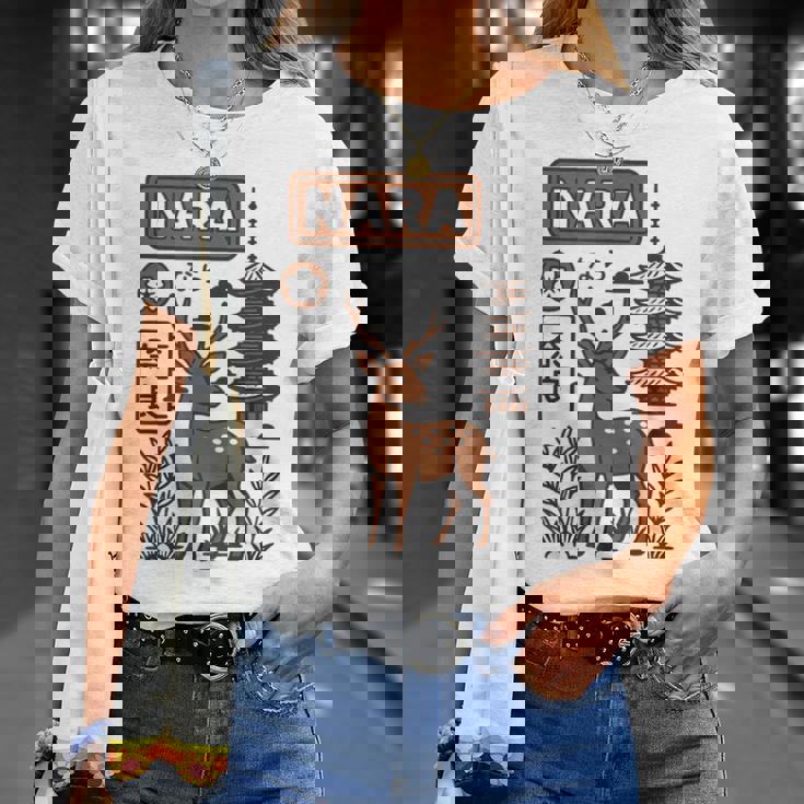 奈良 日本 鹿 日本語タイポグラフィ 漢字 自然 旅行 Tシャツ 彼女への贈り物