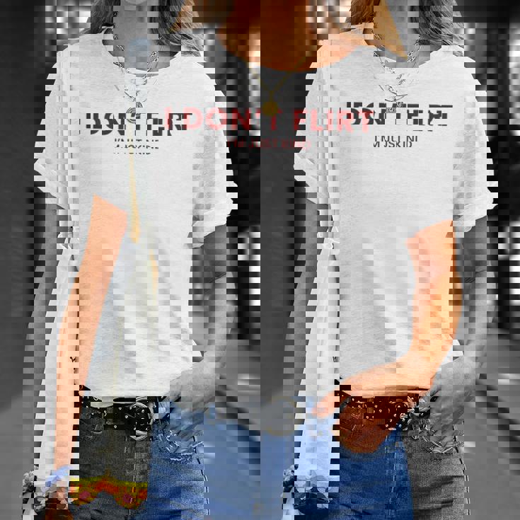 裏面 イチャイチャしないちょっとおもしろいことばっかり言ってるだけ Tシャツ 彼女への贈り物