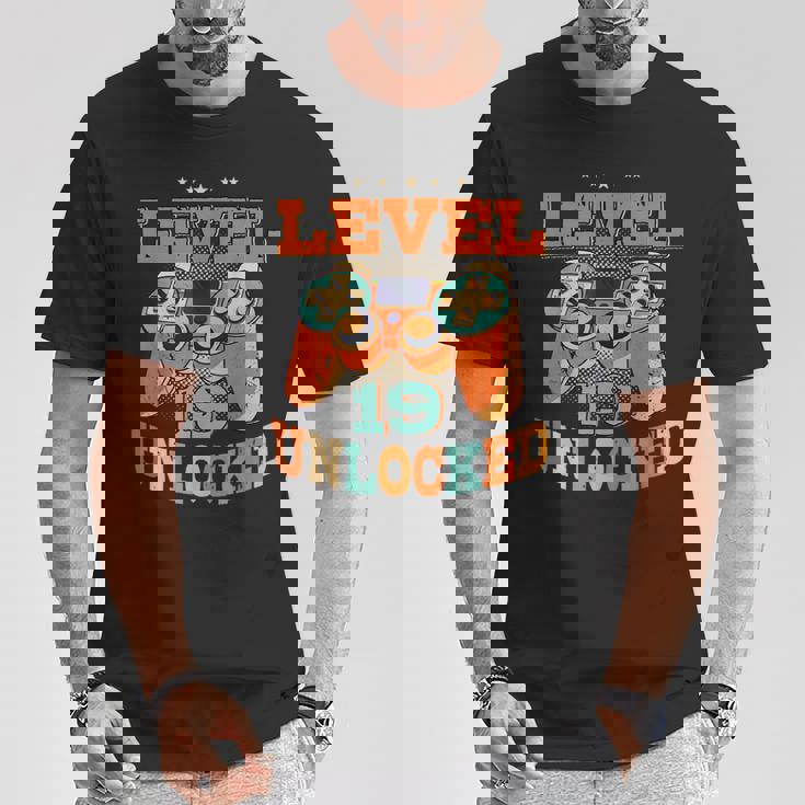 19歳の誕生日プレゼント 19歳 男性と女性、ビデオゲーム 2002年生まれ Tシャツ 面白い贈り物