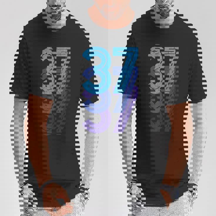 37ラッキーナンバー37歳誕生日スポーツチーム Tシャツ 面白い贈り物