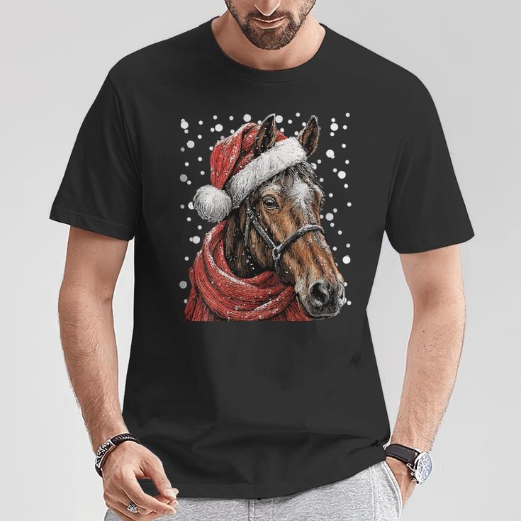 Cheval Enneigé Avec Bonnet De Père Noël D'hiver T-Shirt Cadeaux drôles