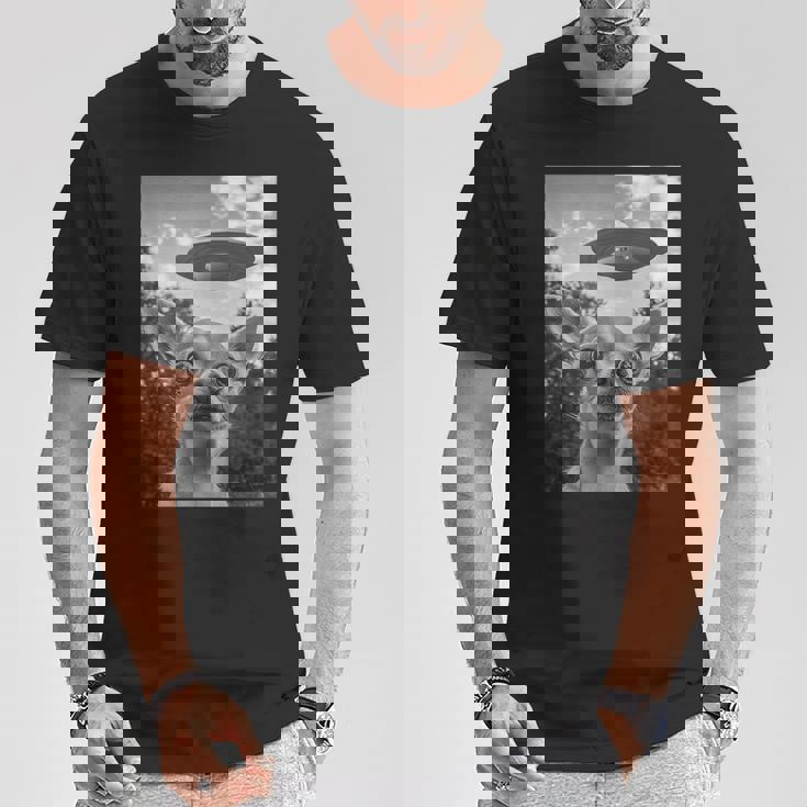 Chihuahuaelfie With Ufo Ufo と面白いチワワのセルフィー Tシャツ 面白い贈り物