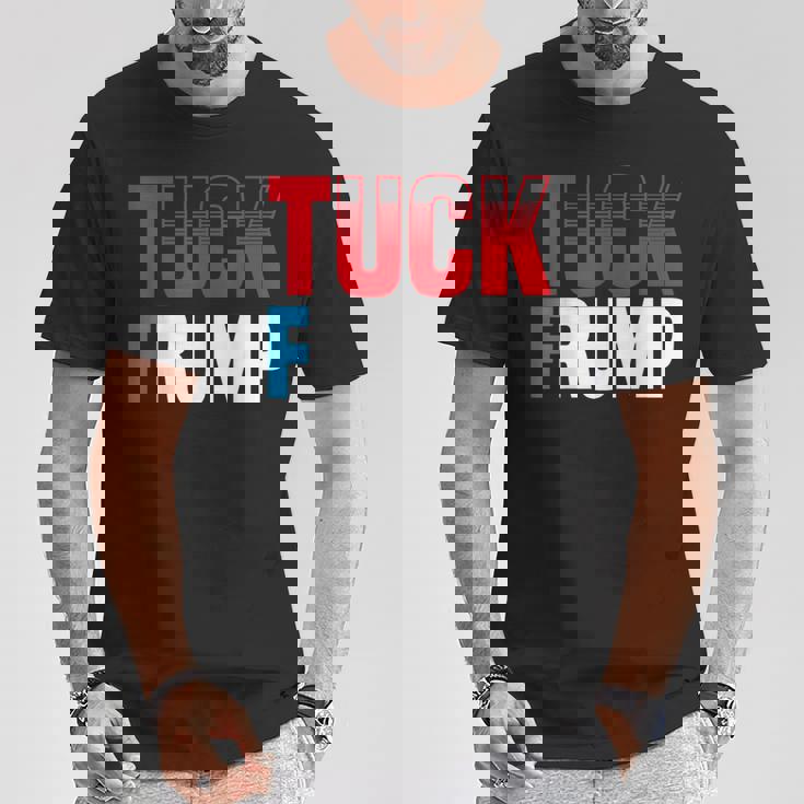 Tuck Frump 面白いアンチトランプデザイン。 Tシャツ 面白い贈り物