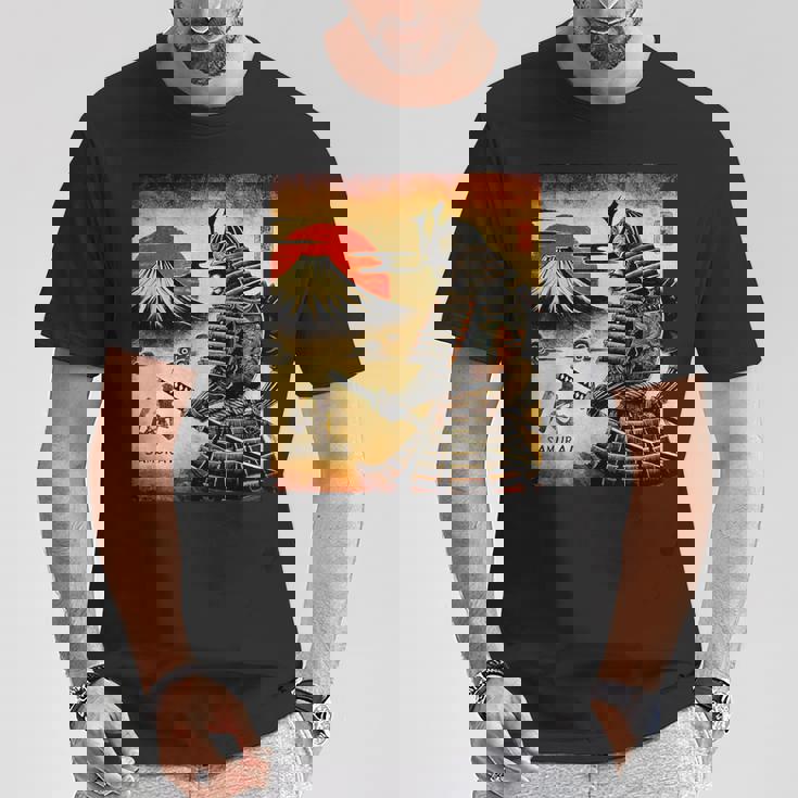 「夜明けの富士山と壮大な侍戦士」 Tシャツ 面白い贈り物